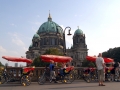 Warten am Berliner Dom